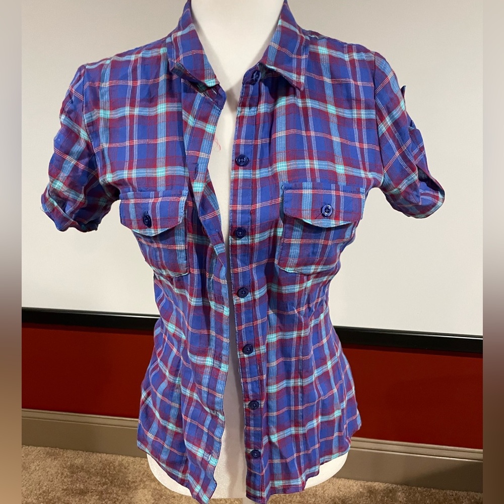 Forever 21 plaid fitted short sleeve shirt. Medium.